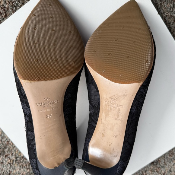 Valentino Garavani Black Lace Slip On Pointed Toe Heels Pumps Shoes Size 37 - Picture 16 of 17